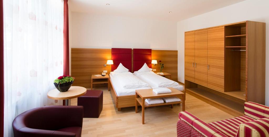 Hotel Kolping ميرانو الغرفة الصورة